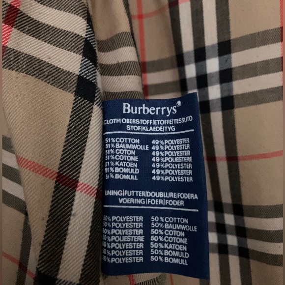 Vintage Burberry trench coat. - Picture 9 of 15